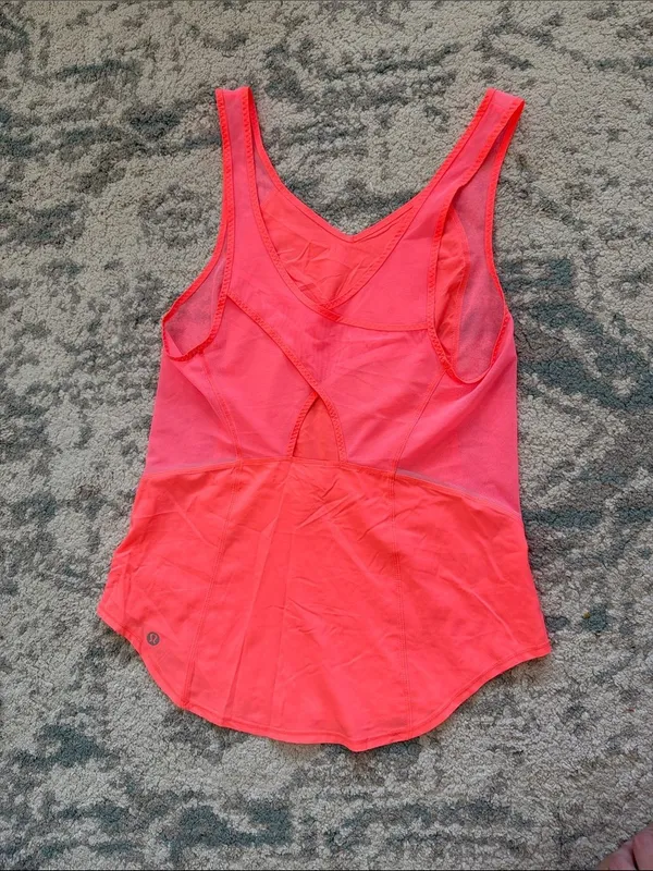 Lululemon Run with the Sun Neon Coral Tank Top Size 4 NWOT - Image 3