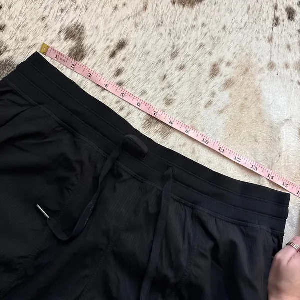 LULULEMON Dance Studio Relaxed-Fit Mid-Rise Cargo Jogger In‎ Black Size Large - Image 7