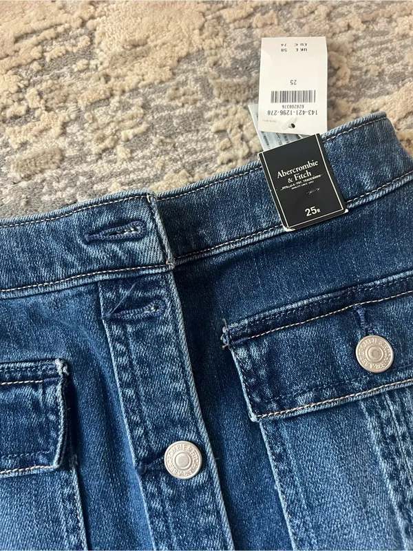 NWT Abercrombie & Fitch Blue Denim Frayed Hem Button Down Skirt Size 25 - Image 3