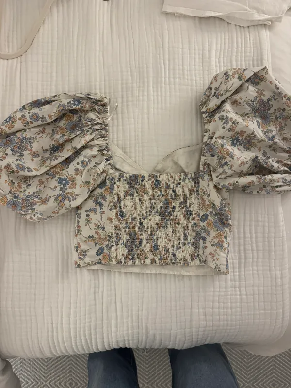 Abercrombie Cropped Floral Blouse - Image 3