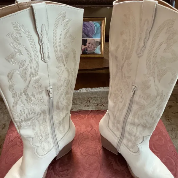 Crown Vintage Sila Embroidered Western Boots in White Sz 7 EUC - Image 6