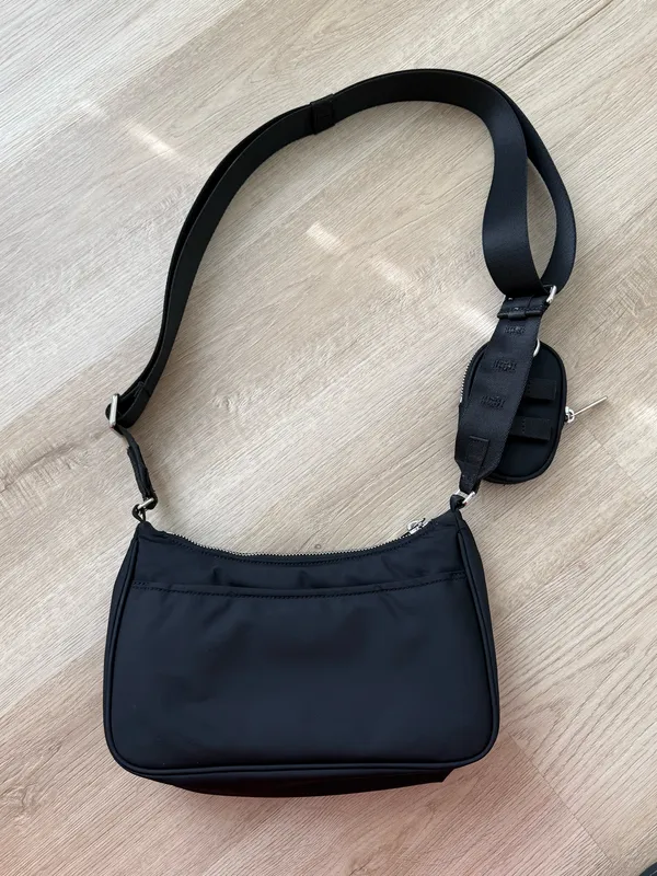 Lululemon Crossbody Bag with Nano Pouch 2L - Image 4