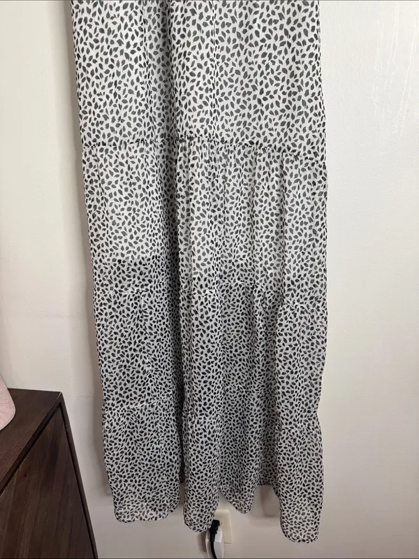 Abercrombie & Fitch Chiffon Flowy Tiered Maxi Dress White Geo Print size M flaw - Image 7