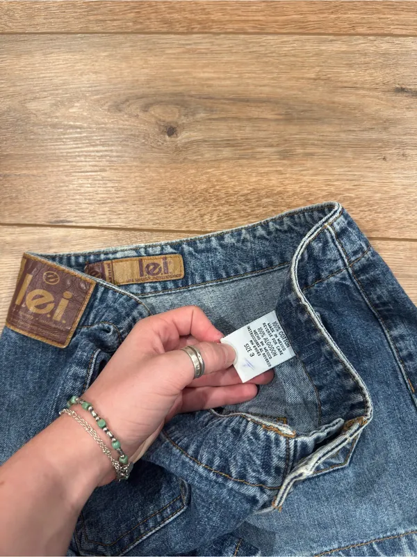 L.E.I 100% Cotton Vintage 2000s Y2k Bareback Low-rise Denim Micro Shorts | Sz 2 - Image 2