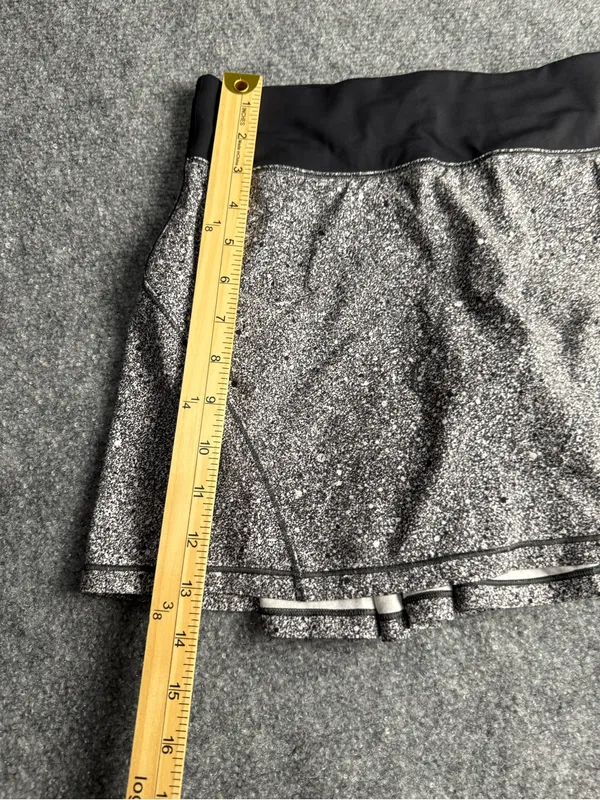 Lululemon 4 tall Circuit Breaker Skirt II Luminesce Splatter White Black Print - Image 4