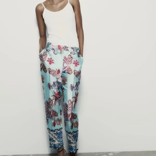 NWT Zara printed blue floral pants with an elastic waistband. Size Small - Image 2
