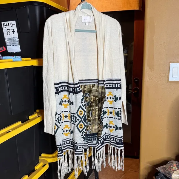 Skies Are Blue Cream Aztec Tribal Fringe Long Cardigan Sweater Size Medium - Image 3