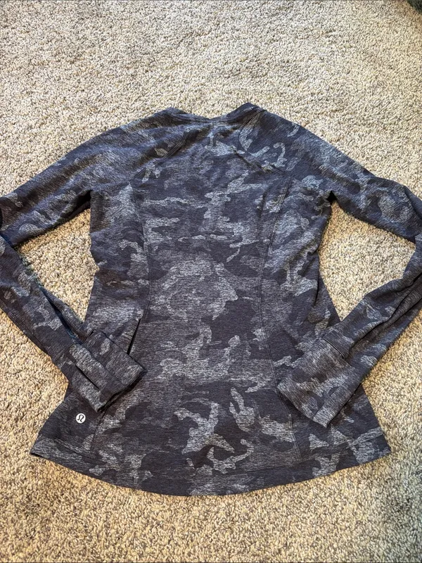 Lululemon Runderful Long Sleeve size 8 - Image 2