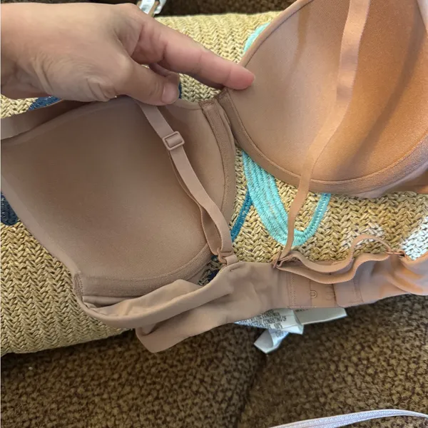 Skims Women's Tan Bra size 34b - Image 5