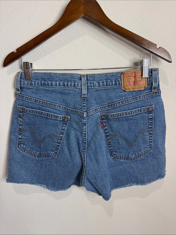 Levis Med Wash Cutoff Jean Shorts No Tag 3" Inseam Waist Size 29" - Image 2