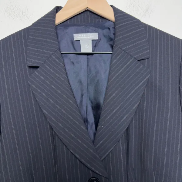 Ann Taylor Womens Blazer 14 Navy Pinstripe Italian‎ Fabric Three Button Jacket - Image 2