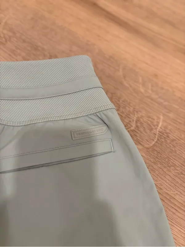 Travis Mathew Green Athletic Shorts Size Small - Image 7