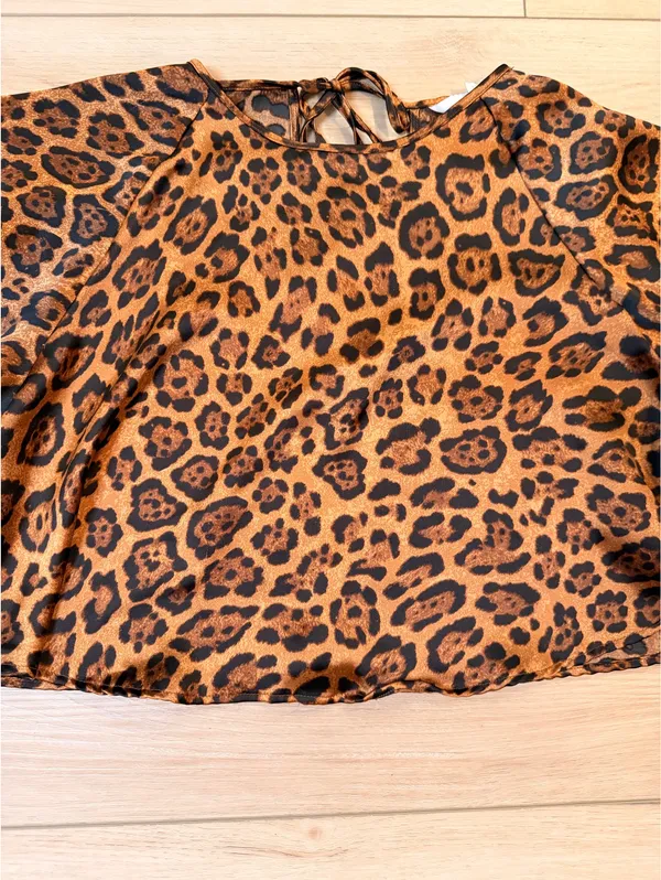 H&M Cropped Cheetah Blouse - Image 2
