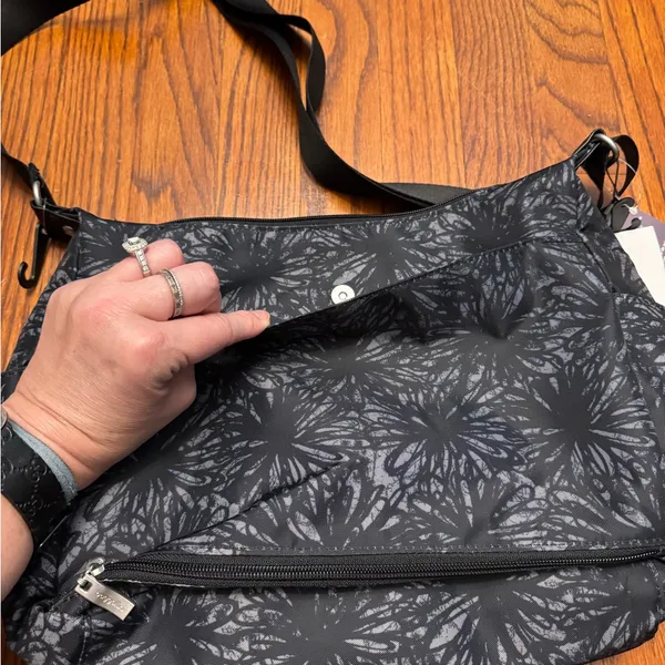 Baggallini Crossbody Everyplace Bag NWT Black Floral School College Travel - Image 8