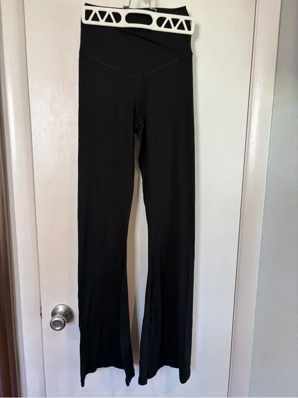 OFFLINE By Aerie Real Me High Waisted Crossover Flare Legging. Black. Medium. - Image 4