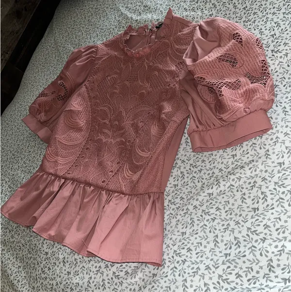 Express lace puff sleeve blouse - Image 3