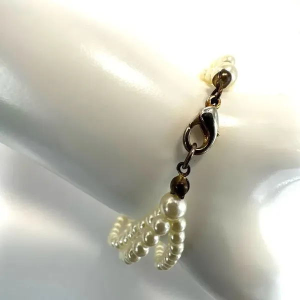 Triple strand faux pearl bracelet - Image 2