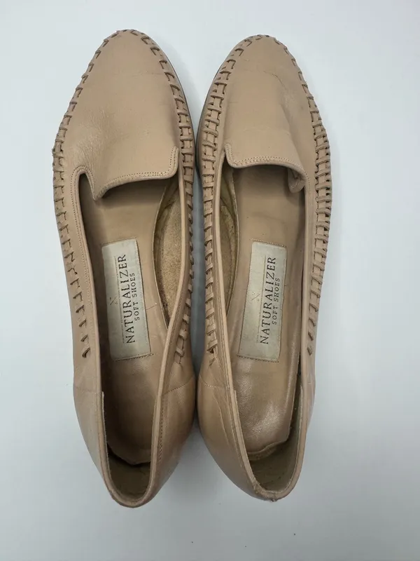 Naturalizer Light Beige Soft Loafers Size 8  - Image 3