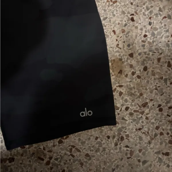 Alo high waist vapor biker short small - Image 4