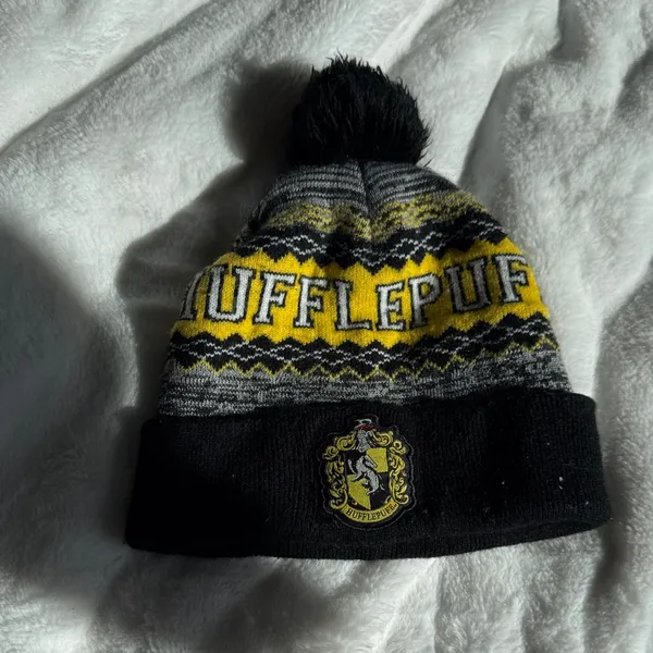 Harry Potter Hufflepuff Knit Pom Beanie Hat Black Yellow Warner Bros OS - Image 5