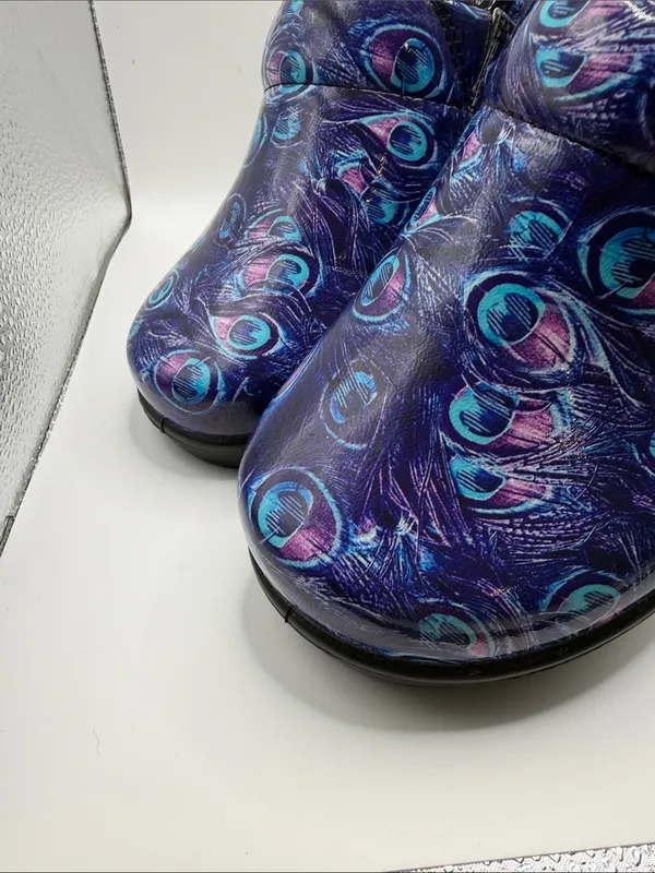 Easy Works by Easy Street Purple Peacock Print Clogs Slip Resistant Size - Image 3