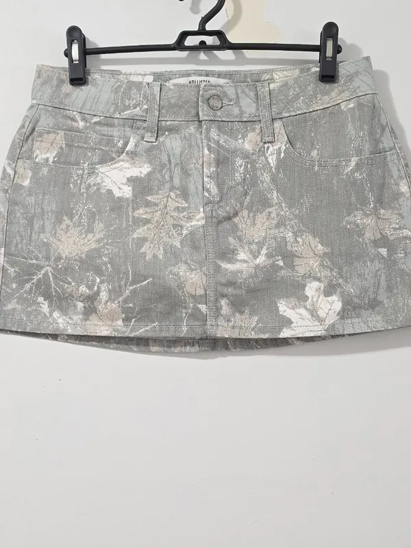 Hollister Curvy Low-Rise Camo Denim Mini Skirt - Olive Camo - Women's Size 4 - Image 2