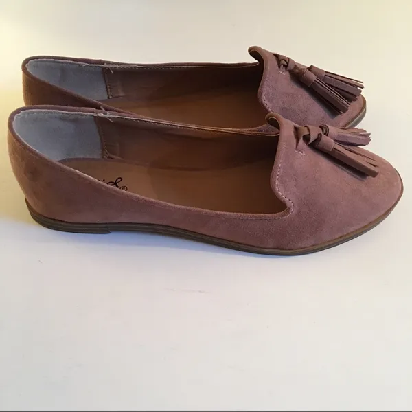 LAST ONE 5.5❣️Taupe/Blush Suede Flat with Tassels - Image 3