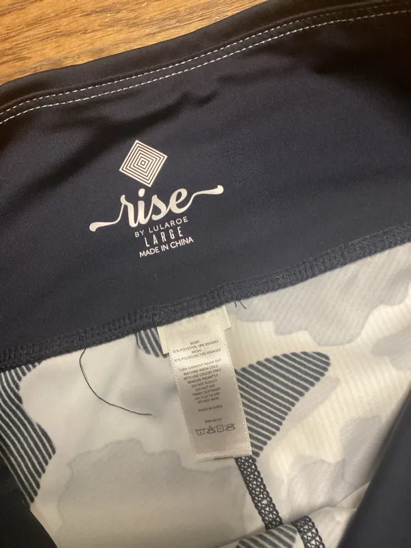 LulaRoe Rise Collection blue camo capri leggings size Large - Image 7