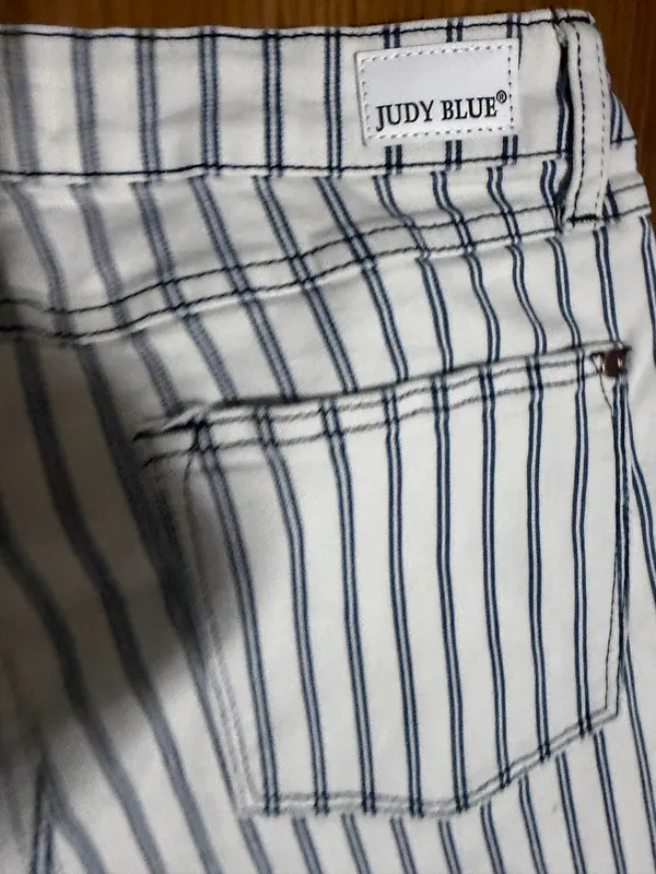 Judy Blue high-waist white blue pinstripe super flare jeans raw hem size 30. - Image 6