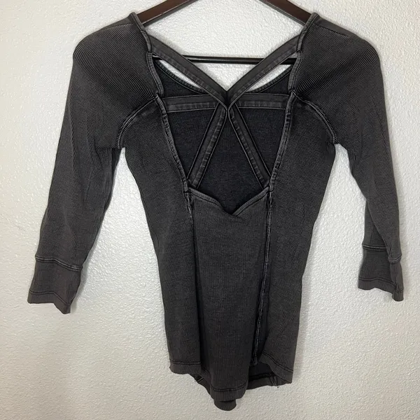 Free People FP Star Crossed Ribbed Knit Tee in distressed dark gray WOMENS XS - Image 4
