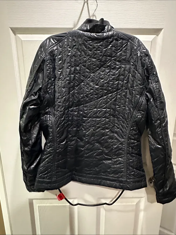 The North Face Glossy Black Quilted Jacket - Image 5