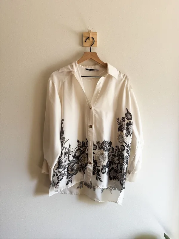Zara White Satin Effect Printed Flowing Collared Shirt Size XS - Image 4