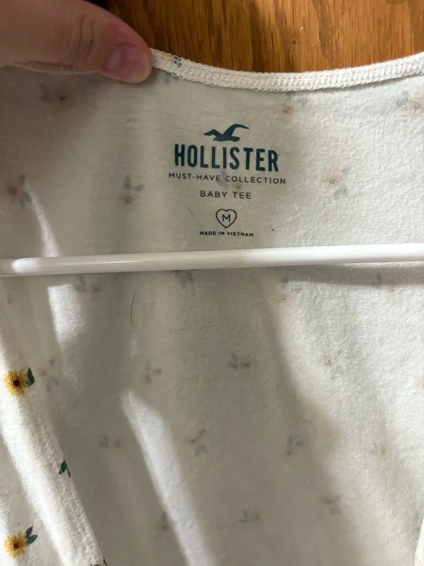 Hollister Ditsy Floral Multi-Way Wrap Tie Front Cropped Tee - Image 3