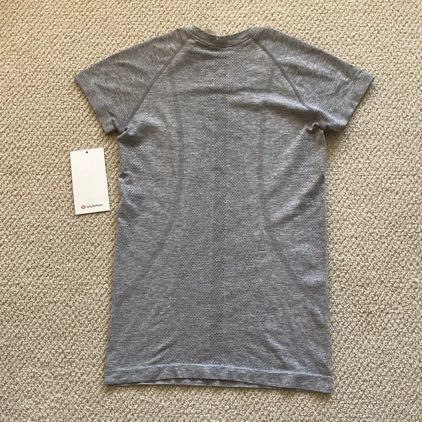 Lululemon Swiftly Tech Short Sleeve 2.0 Crew Shirt Size 6 Slate White EUC - Image 5