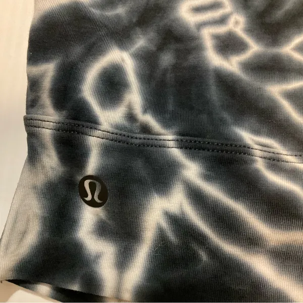 Lululemon LA Front Cut-Out Crop Top Black White Tie Dye Sz S - Image 8