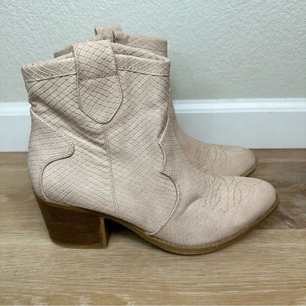 Dirty Laundry Light Pink Western Reptile Embossed Ankle Boots, Size 8.5 - Image 4