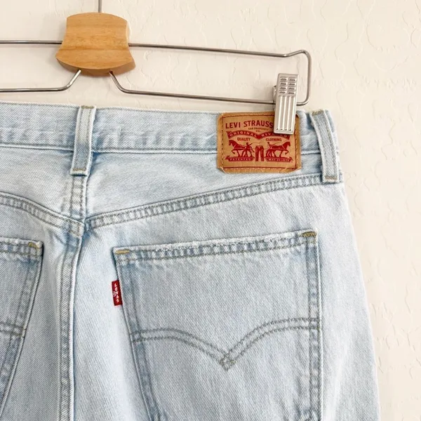 Levi's Low Pro Women's Jeans in Charlie Won Light Wash Distressed Size 29 - Image 8