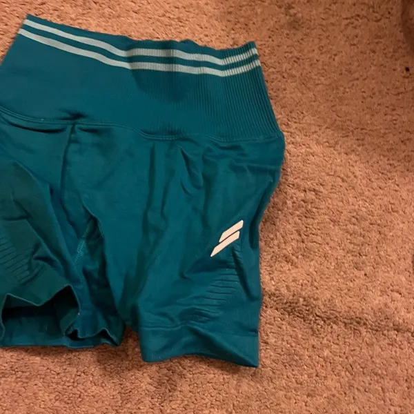 Doyoueven scrunch shorts xs‎ - Image 2