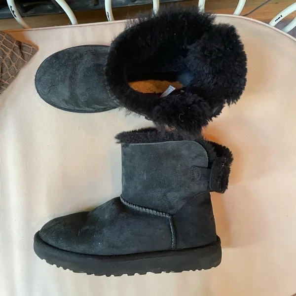 UGG‎ Arielle Bailey Fur Bow Black Boots Size 6 - Image 3