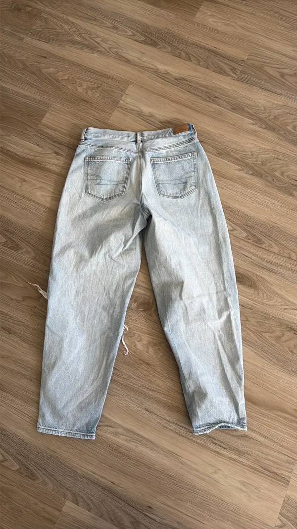 American Eagle Jeans - Image 4