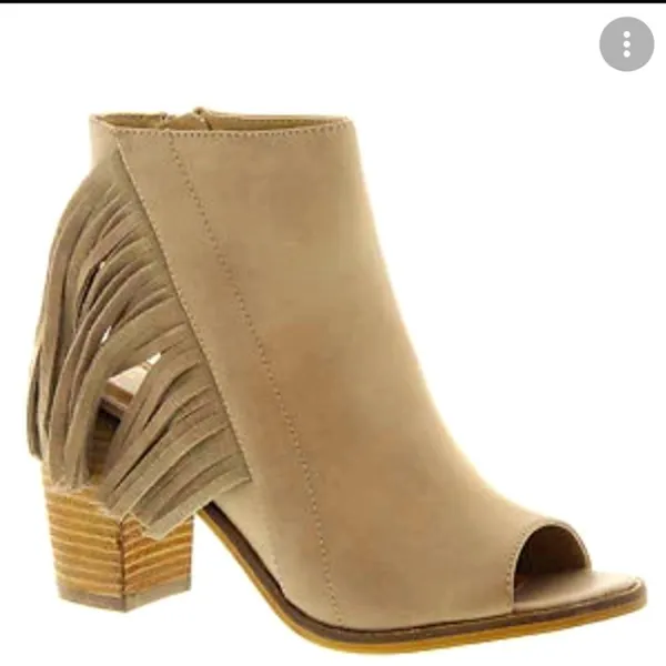 Very Volatile Poca Fringe City Bootie Los Angeles Tan Tassel Heels (9) - Image 2
