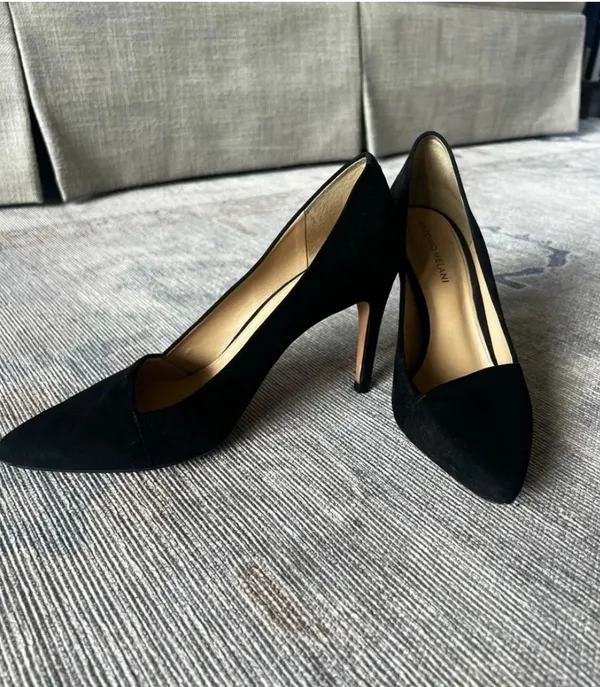 Women’s black Antonio Melani suede pumps - Image 2