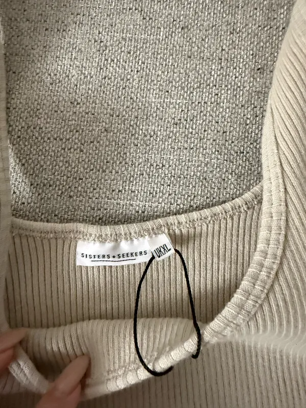 NWT Sisters&Seekers Cropped Top - Image 2