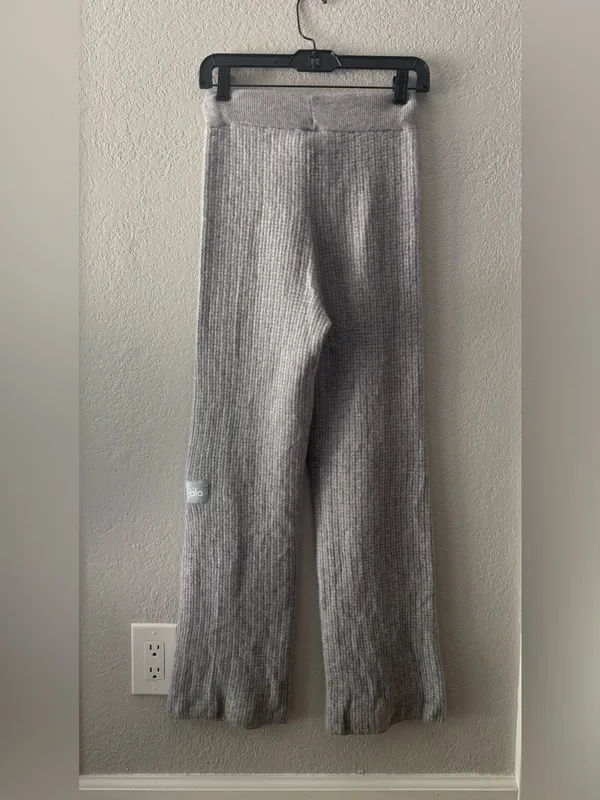 Alo Yoga cashmere high waist plush waffle athletic Heather grey pants Size XS - Image 4
