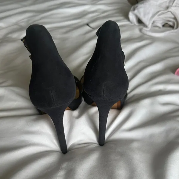 MICHAEL Michael Kors navy blue Heels with Cream Interior - Image 5