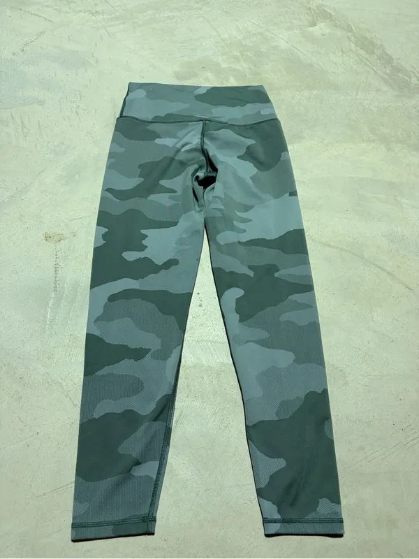 aerie chill play move Green Camo Leggings large - Image 5