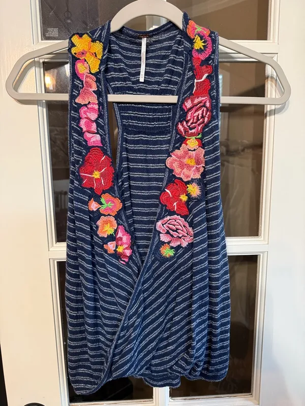 FREE PEOPLE Freida Navy Striped Embroidered Floral Surplice Top Size Medium - Image 3