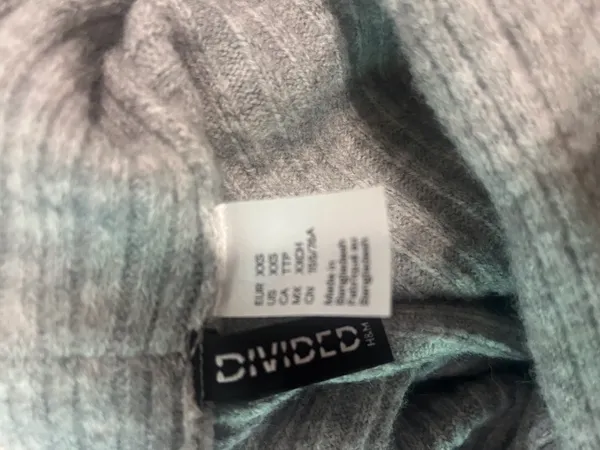 H&M Off-The-Shoulder Sweater - Image 4