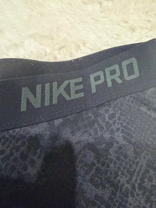 Nike Pro Leggings size M textured pattern  - Image 3