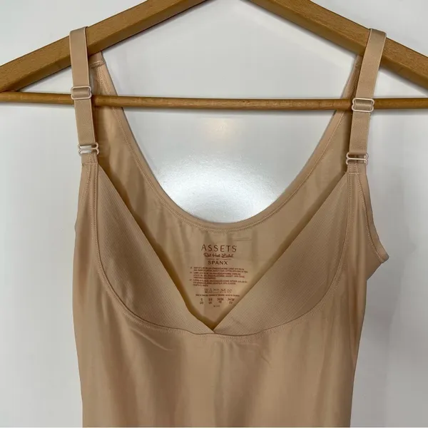 Assets Red Hot Label by Spanx Featherweight Firmers Open‎ Bust Body Slip Small - Image 3